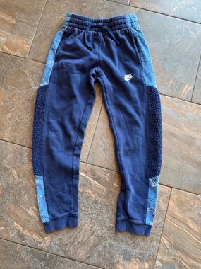 Nike Boys Navy Blue Jogger Sweatpants with Light Blue Accents size Small